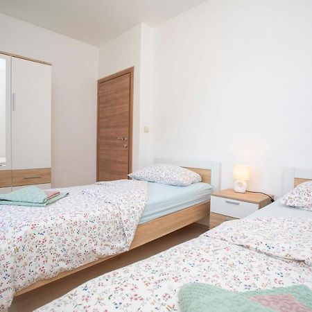 Apartmani Marica Plomin Exteriör bild