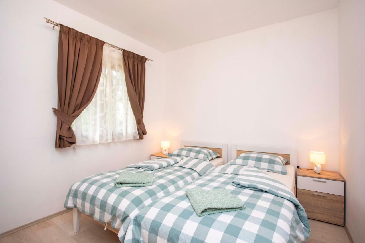 Apartmani Marica Plomin Exteriör bild